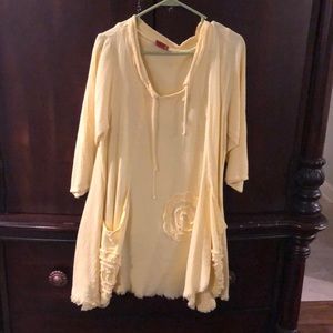 Long Yellow top.Gauze material.Cute w white pants!